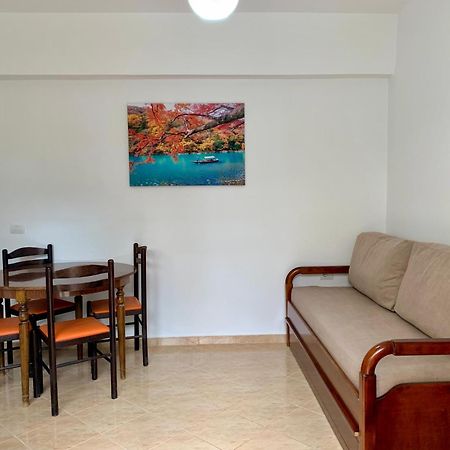 Maxus Apts Sarandë エクステリア 写真