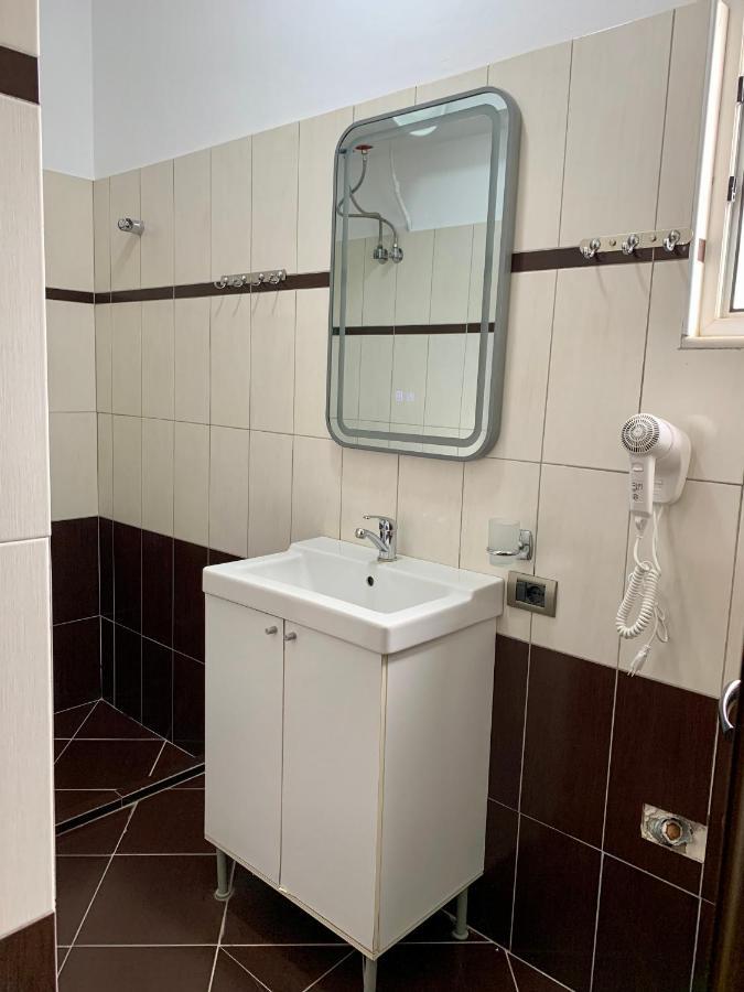 Maxus Apts Sarandë エクステリア 写真