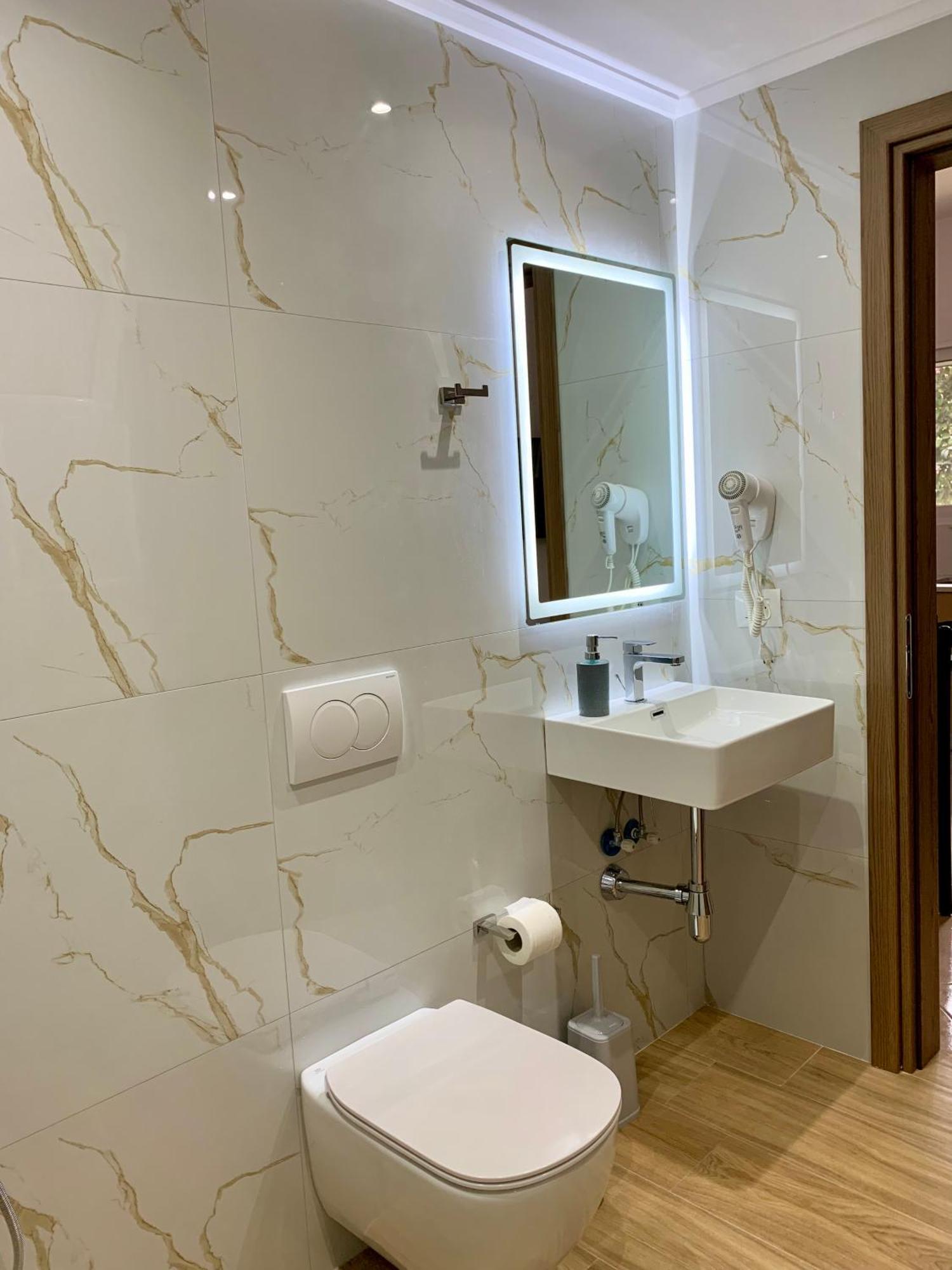 Maxus Apts Sarandë エクステリア 写真