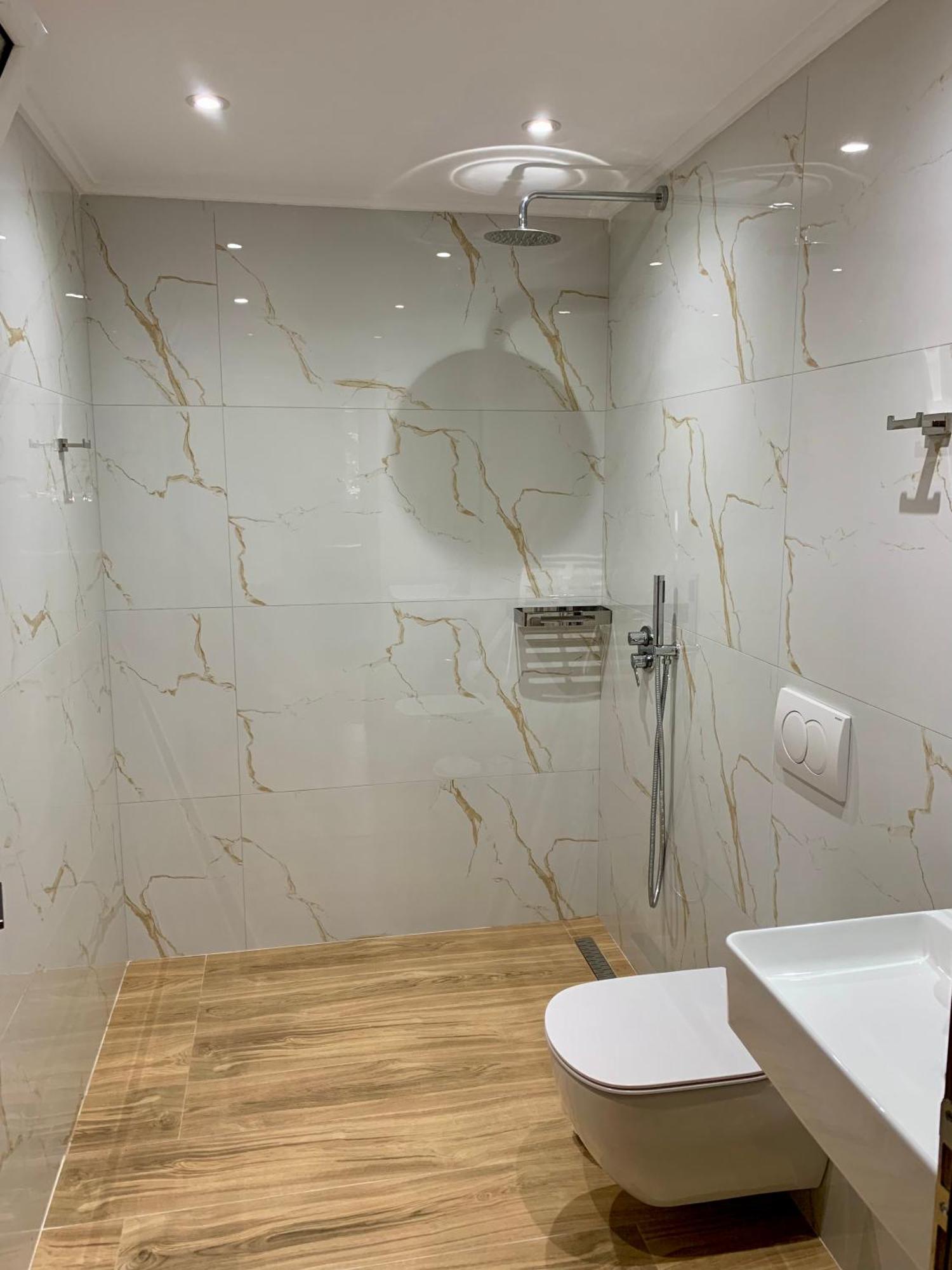 Maxus Apts Sarandë エクステリア 写真