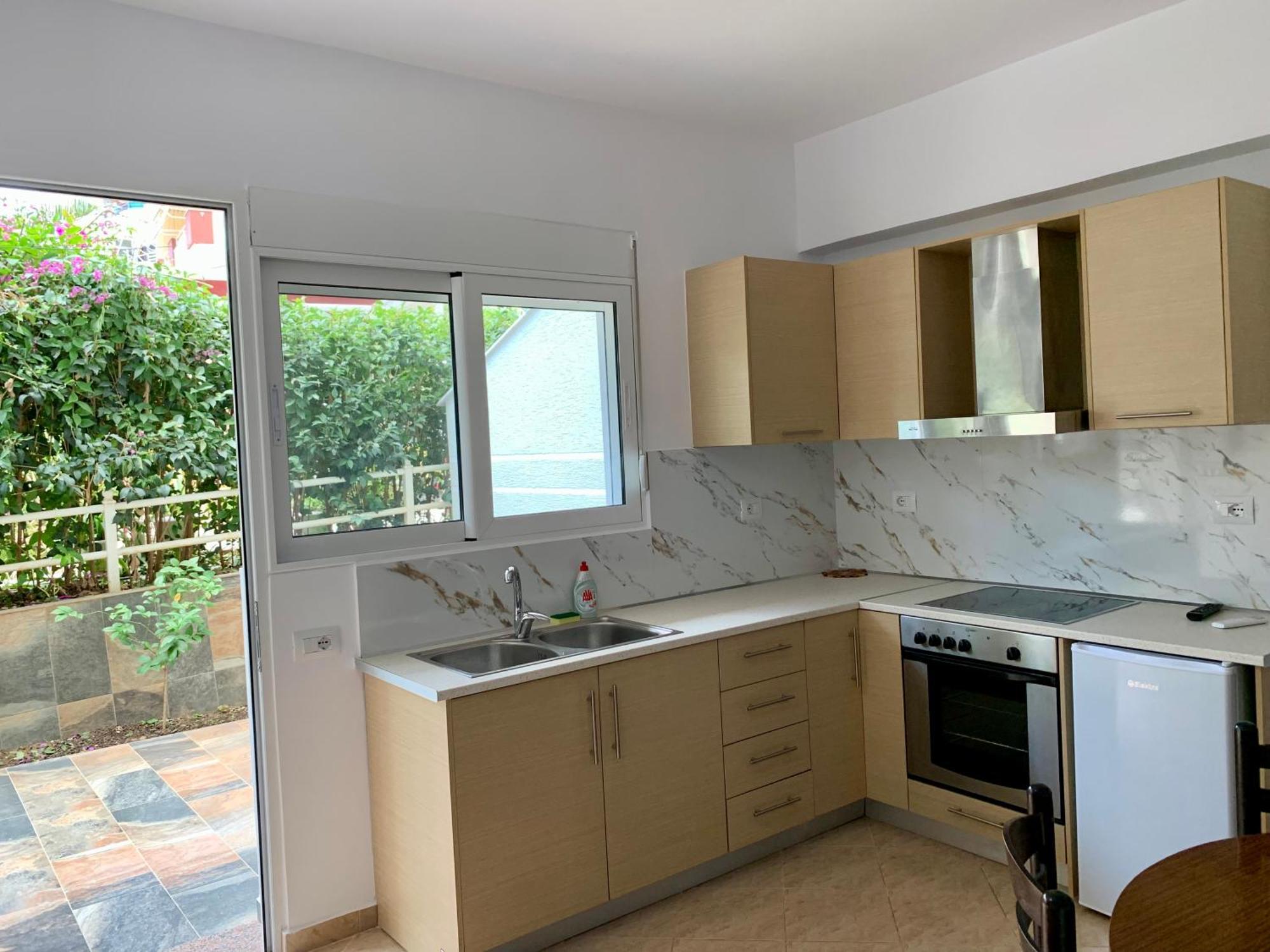 Maxus Apts Sarandë エクステリア 写真